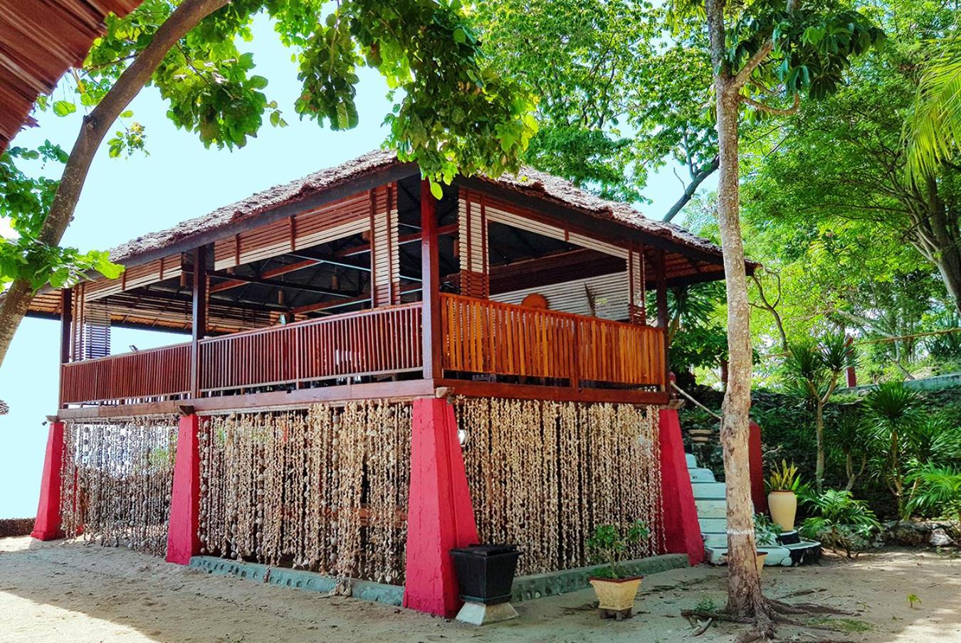 Prince John Dive Resort Donggala Экстерьер фото