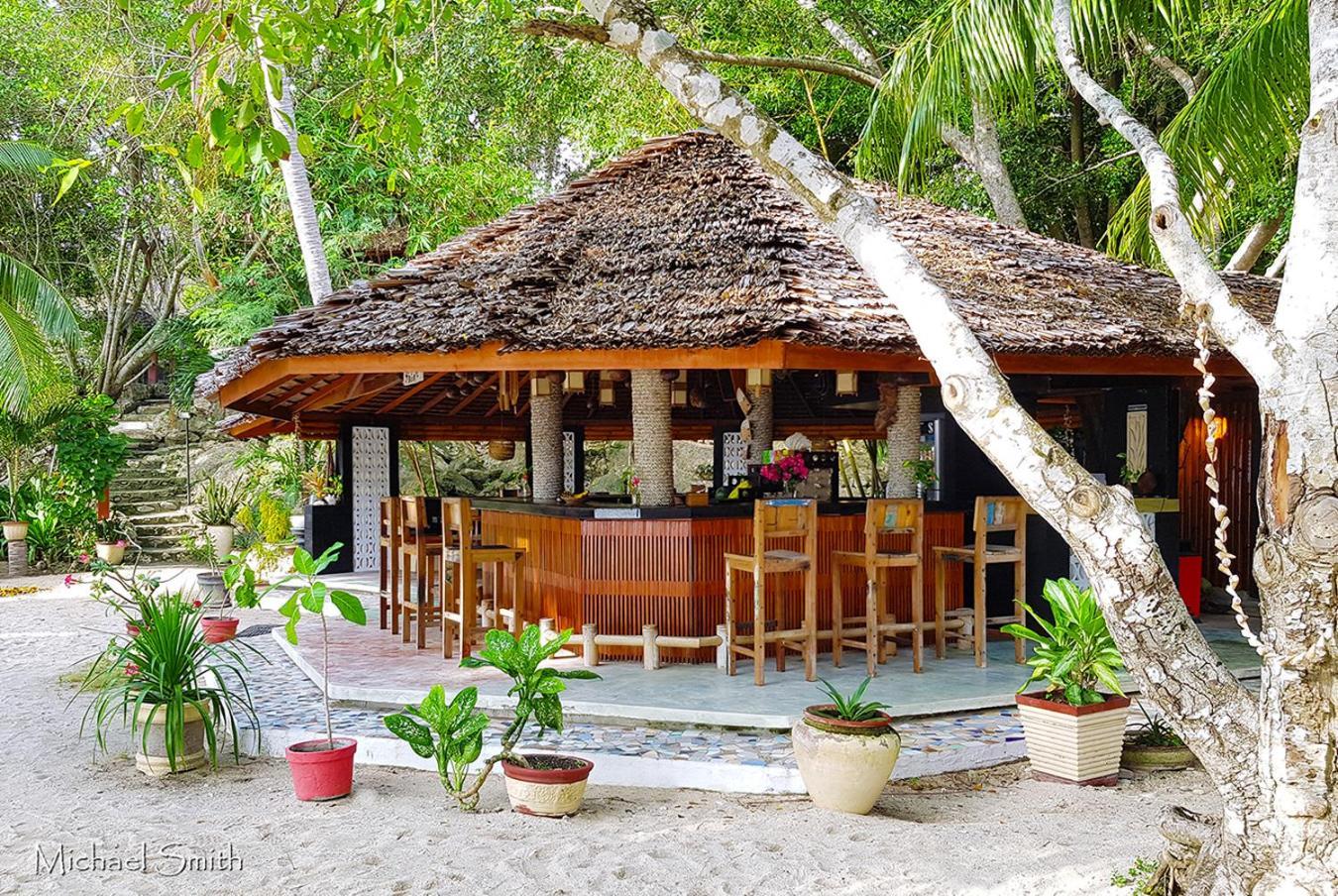 Prince John Dive Resort Donggala Экстерьер фото